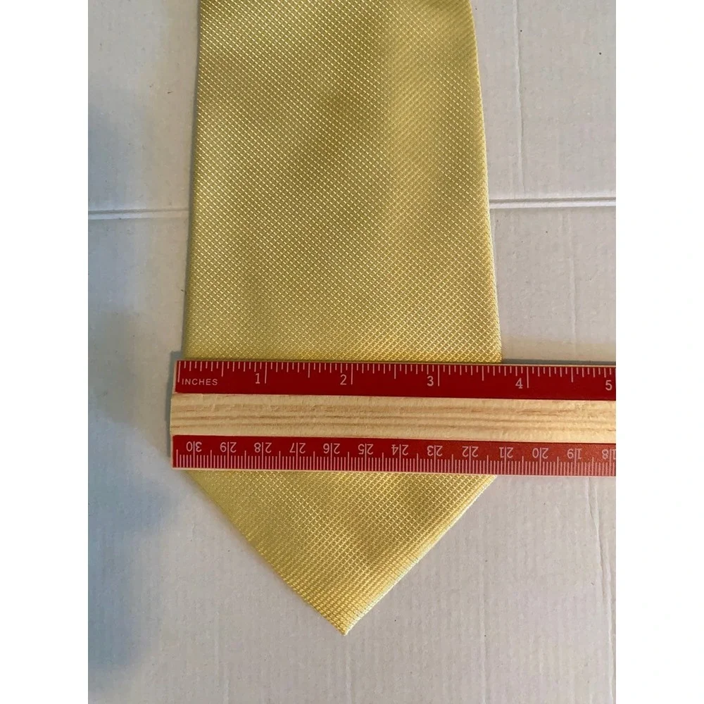 Geoffrey Beene Mens Yellow Silk Necktie Stain Resistant Micro Grid Textured Tie
